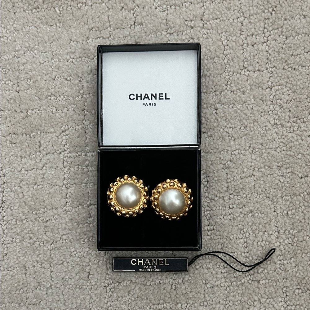CHANEL Vintage Pearl Clip-On Earrings